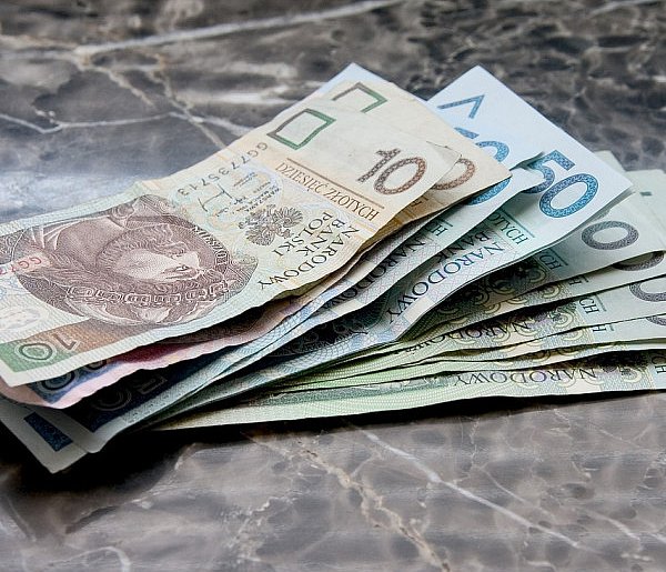 Podał to GUS. Tyle zarabiamy-35038