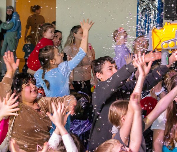 Co tam się działo! Tłumy dzieci opanowały halę w Pułtusku!