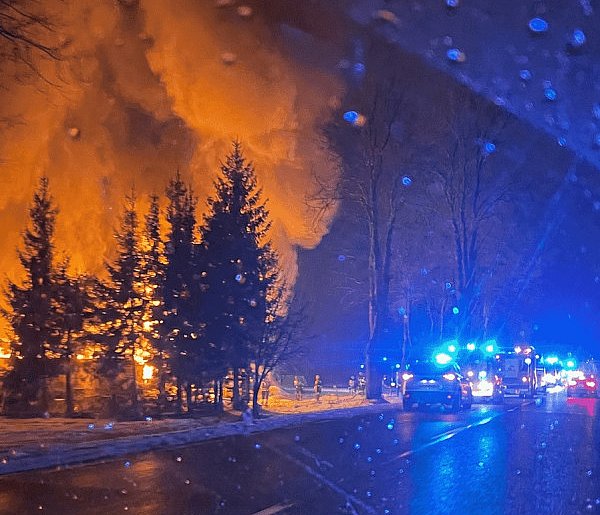 Dramatyczny poranek pod Pułtuskiem. Płonęły hale