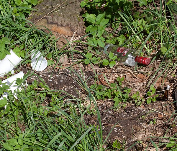 Jedna butelka może zabić. Dramatyczny apel znad Narwi