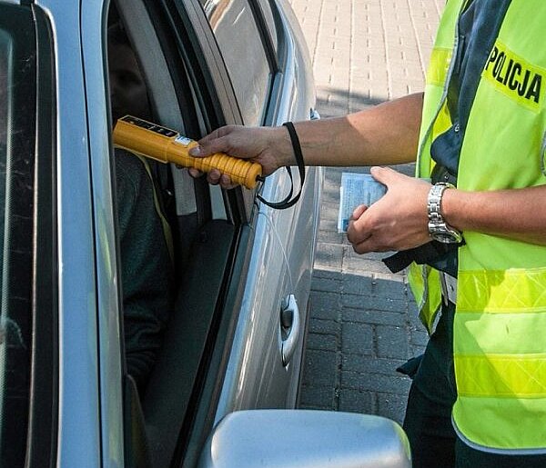 Dwóch kierowców z zakazami zatrzymanych przez pułtuską drogówkę