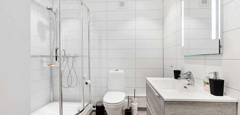 Czarne, złote czy chromowane? Najmodniejsze akcesoria łazienkowe sezonu