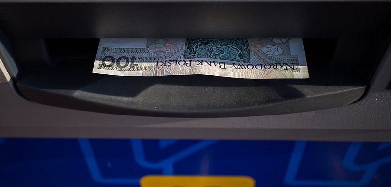 Średnia zarabia, mediana płacze. Oto prawda o pensjach