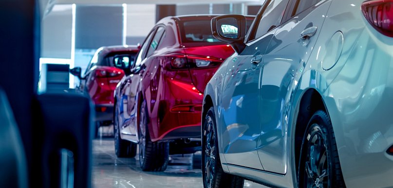 Wynajem auta długoterminowy vs. krótkoterminowy w Warszawie: czym się różnią