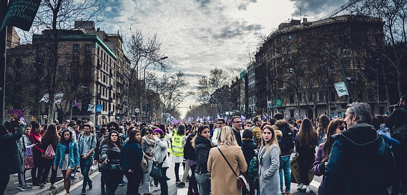 Weekendowe utrudnienia w Warszawie spowodowane zgromadzeniami i przemarszami