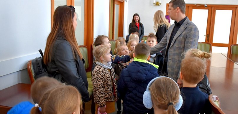 Niecodzienna zamiana ról – dzieci w roli zastępcy burmistrza