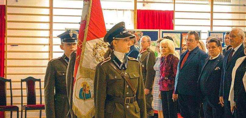 Ten sztandar jest nam wszystkim potrzebny