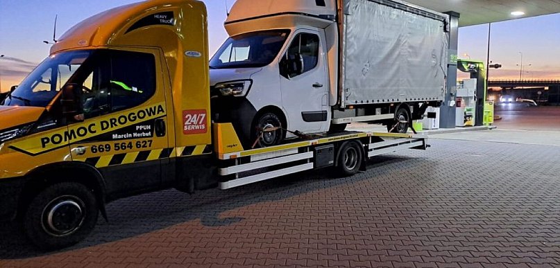 Strona internetowa dla pomocy drogowej - jakie informacje są najważniejsze dla kie
