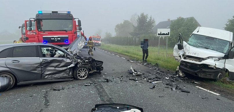 Wypadek na dk 60 w Gołyminie, dwie osoby w szpitalu