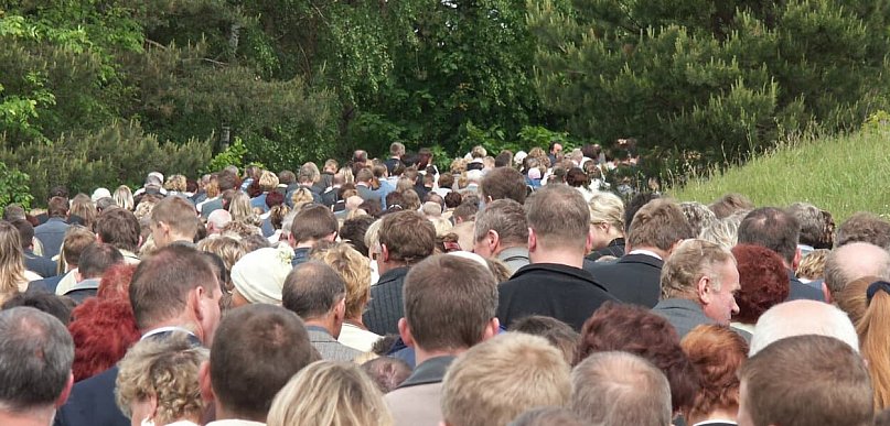 Papież do Polaków: udział w procesjach eucharystycznych odważnym świadectwem