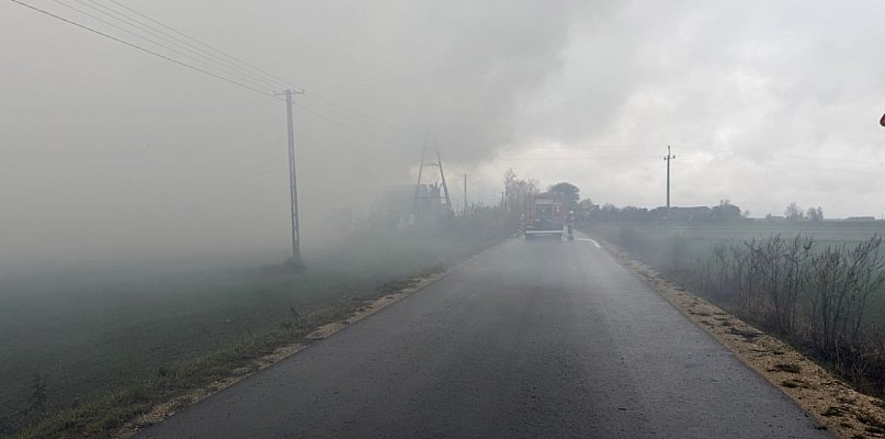 Groźny pożar w gminie Winnica: Strażacy walczą o ocalenie hodowli drobiu - 33242