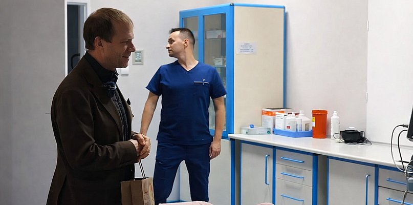 Pułtuska porodówka świętuje! Prof. Gajda odwiedził mamę - 34602