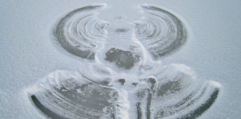 Anioły na śniegu dla chorego chłopca. Pułtusk daje przykład