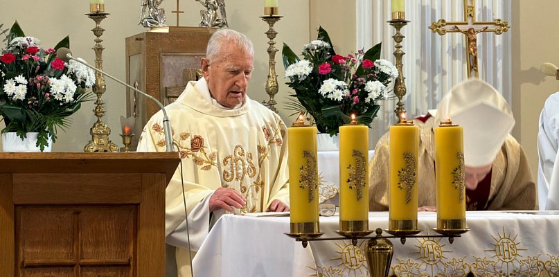 Odbudował świątynię, wychował pokolenia. Pułtusk dziękuje za 70 lat służby