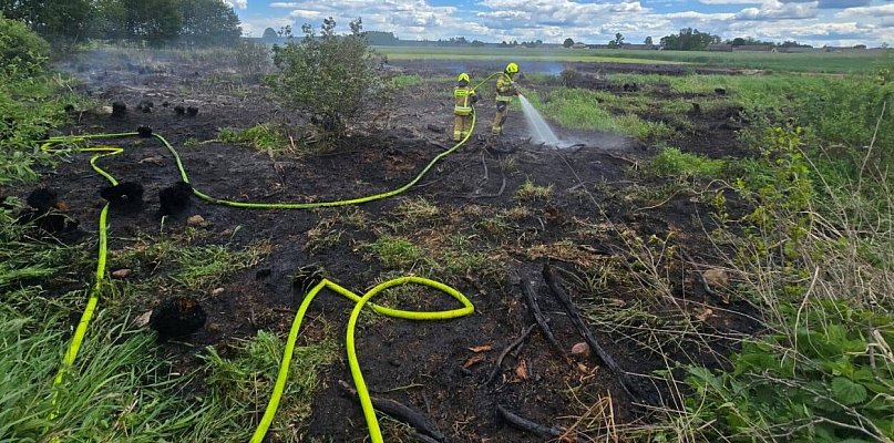 Płonące popołudnie pod Pułtuskiem. Strażacy jechali od akcji do akcji
