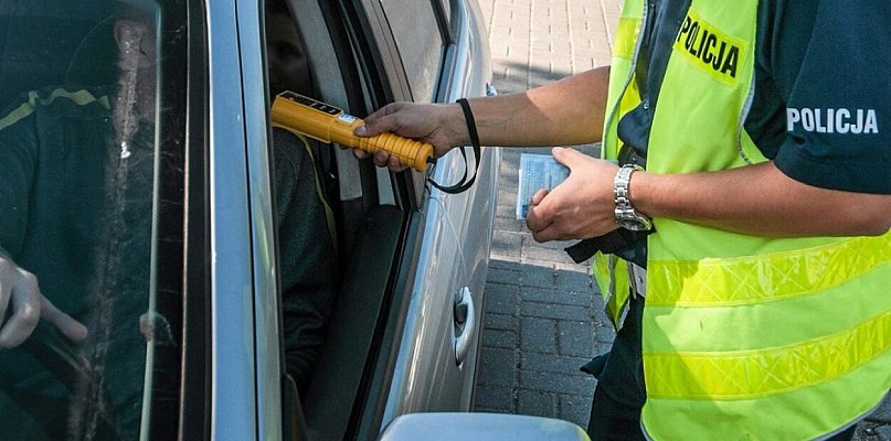 Dwóch kierowców z zakazami zatrzymanych przez pułtuską drogówkę