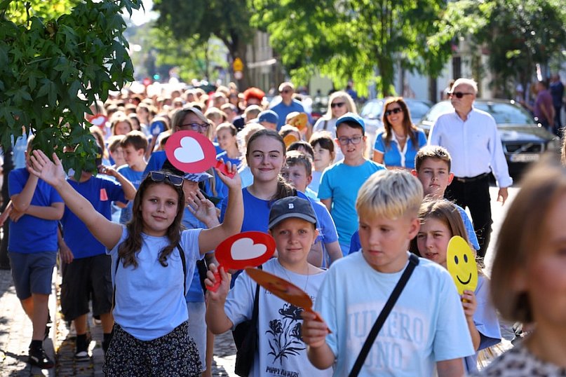 Barwny korowód ulicami Pułtuska