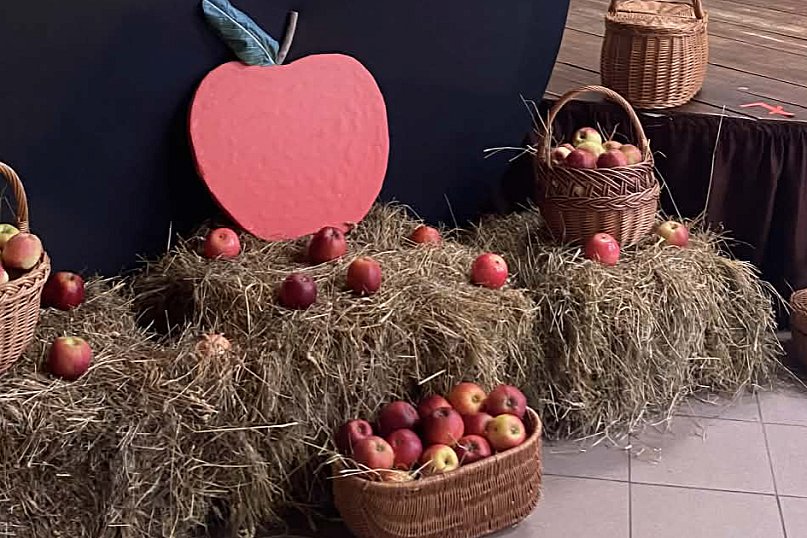 „Śpiewanie przy szarlotce” w Przemiarowie