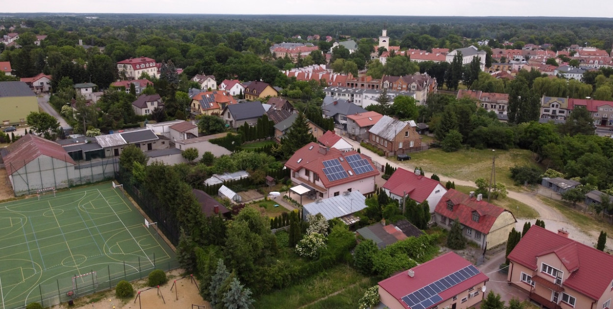Zielone osiedla, dobre szkoły i atrakcyjne ceny – sprawdź, gdzie warto zamieszkać w Pułtusku!
