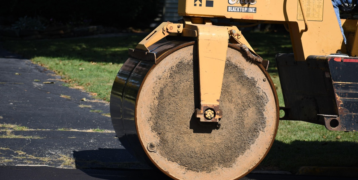 Remont ulicy Płochocińskiej – zamknięta jezdnia w kierunku Warszawy i objazdy przez Nieporęt. /OlinEJ z Pixabay