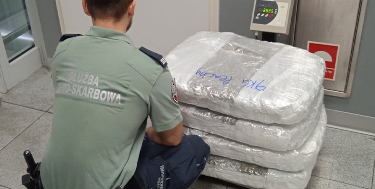 Mazowiecka Krajowa Administracja Skarbowa (udaremniła przemyt prawie 40 kg marihuany