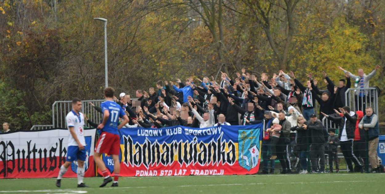 Kibice Nadnarwianki Pułtusk/ Zdjęcie z profilu FB Klubu
