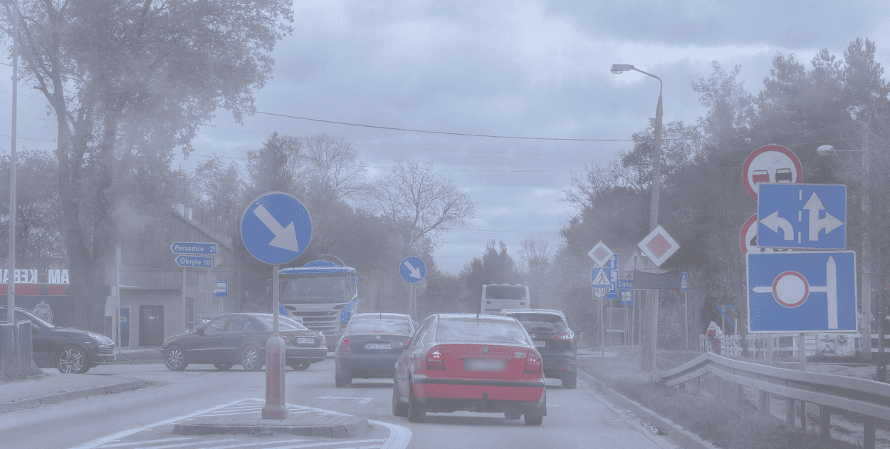 Poranna mgła i smog nad Pułtuskiem