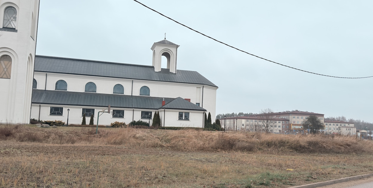 Tu stanie nowy budynek parafialny na Popławach
