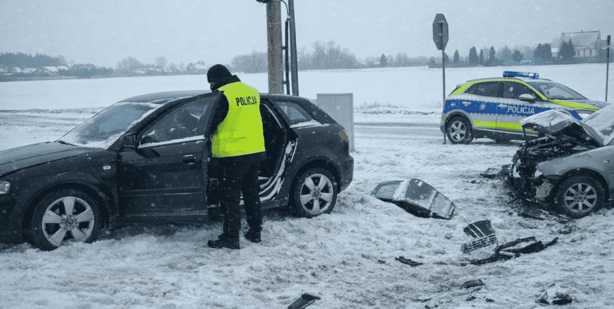 Wypadek: dwie osoby trafiły do szpitala