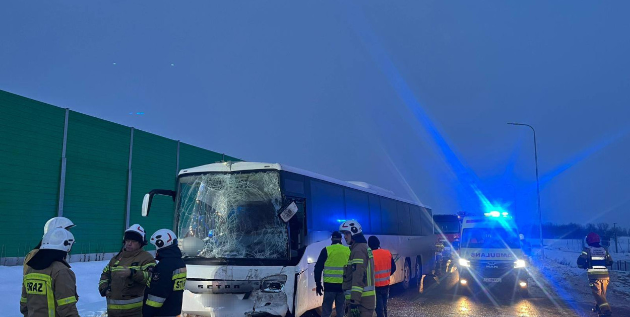15 osób rannych po zderzeniu dwóch autobusów