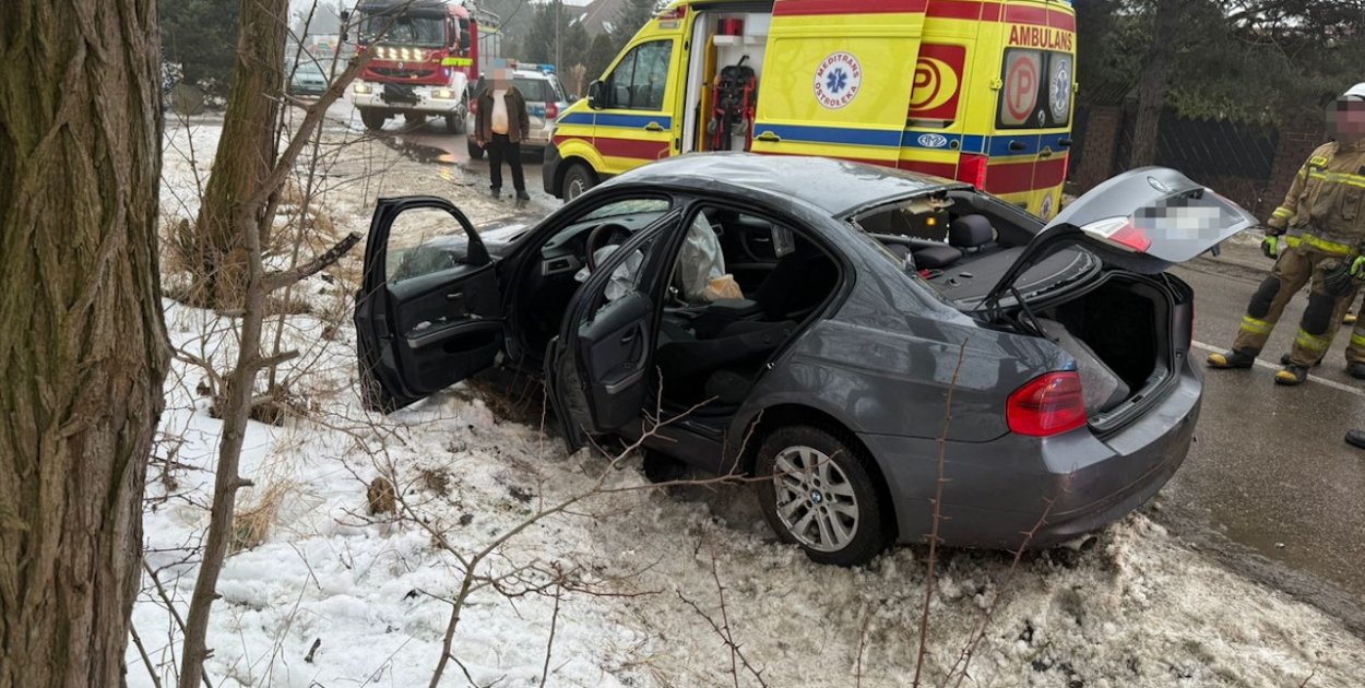Dachował po spotkaniu z radiowozem. Policjanci uciekali na chodnik