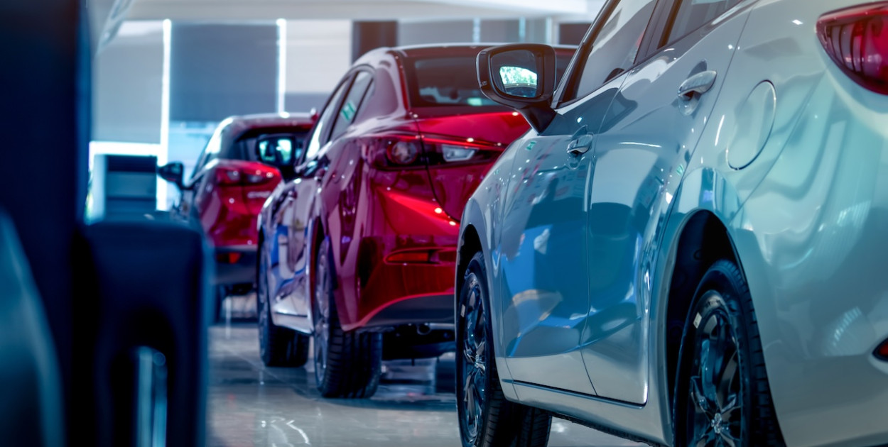 Wynajem auta długoterminowy vs. krótkoterminowy w Warszawie: czym się różnią