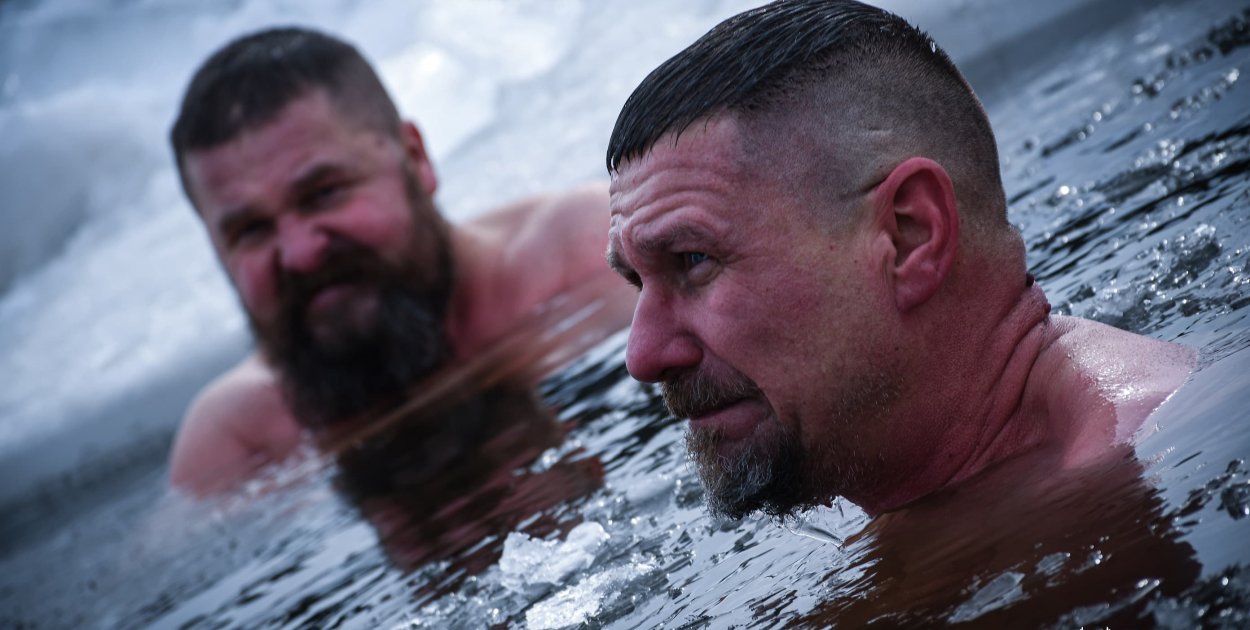 Weszli do lodowatej wody i walczyli dalej. Tak szkoli się WOT