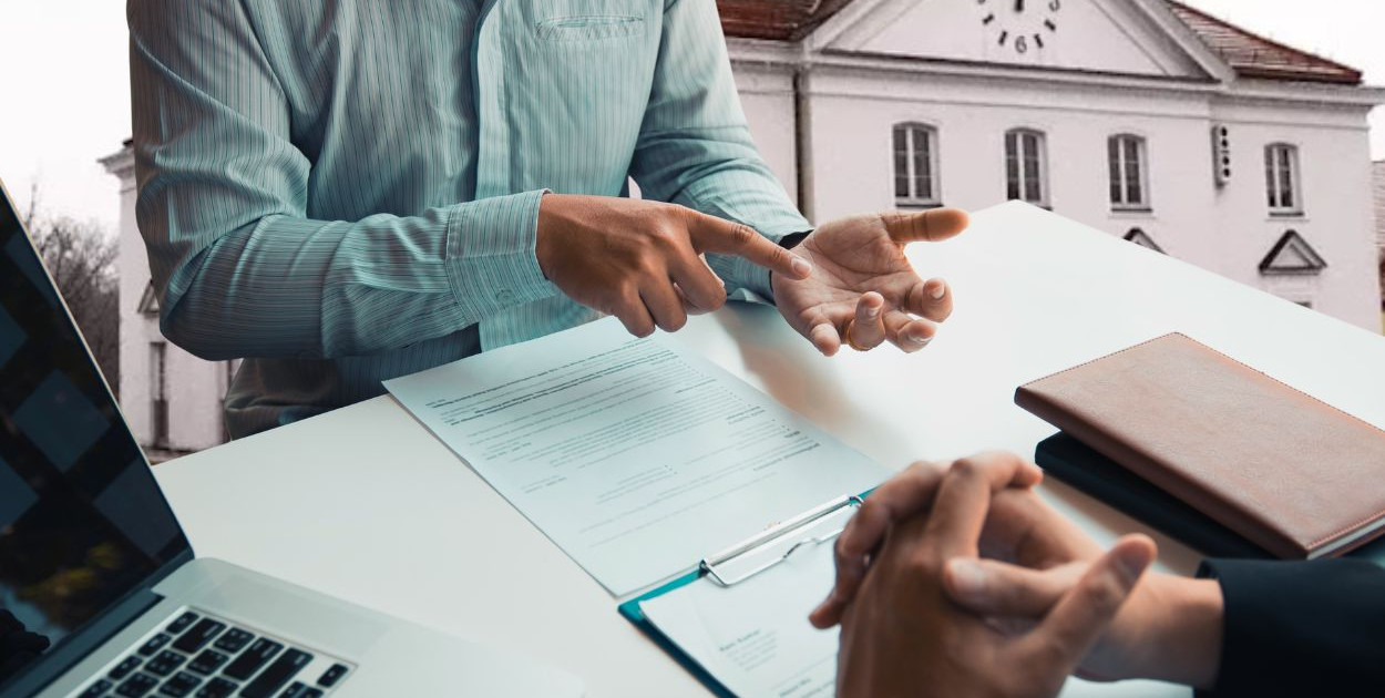 Spotkanie z samorządową śmietanką na ulicy wystarczy? Sprawdzamy przepisy