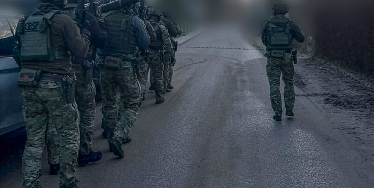 Granaty hukowe i akcja o świcie! Co znaleziono pod Pułtuskiem?