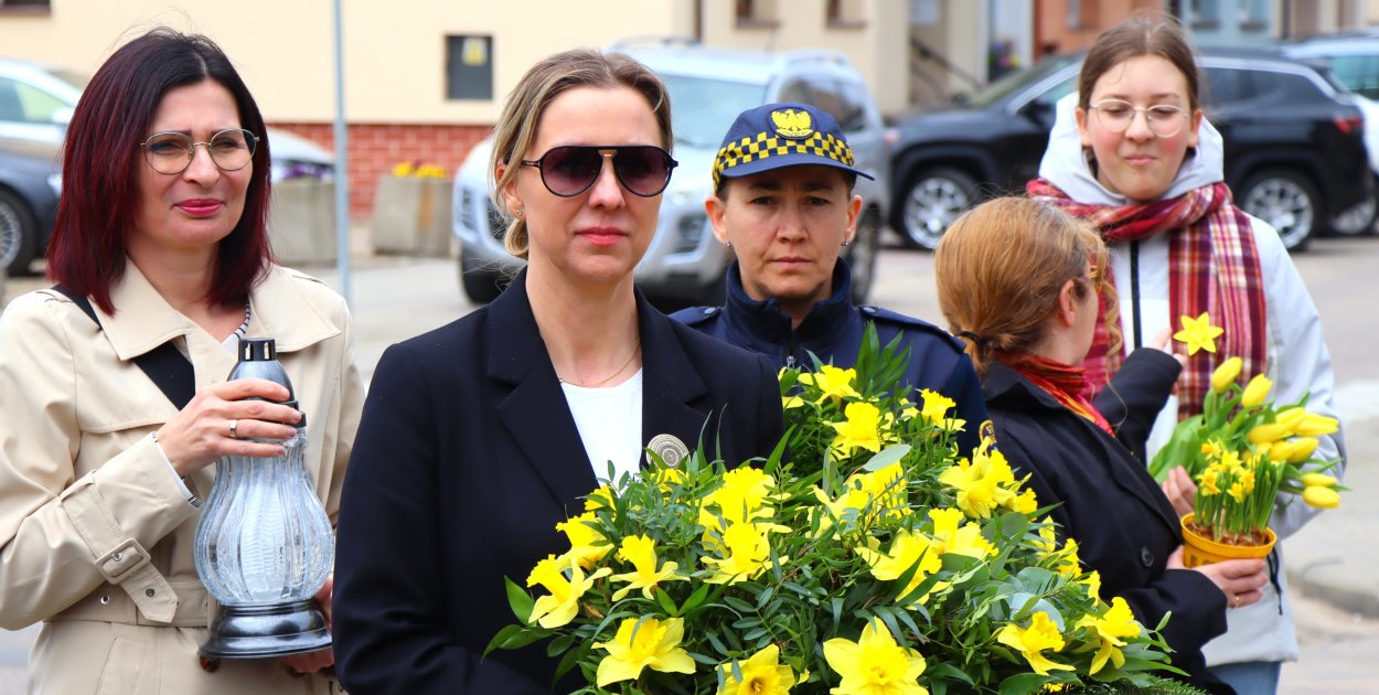 83.rocznica Powstania w Getcie Warszawskim- żonkile pamięci w Pułtusku