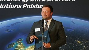 Wójt gminy Gzy podczas otwarcia biogazowni