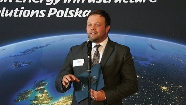 Wójt gminy Gzy podczas otwarcia biogazowni w Nowych Borzach