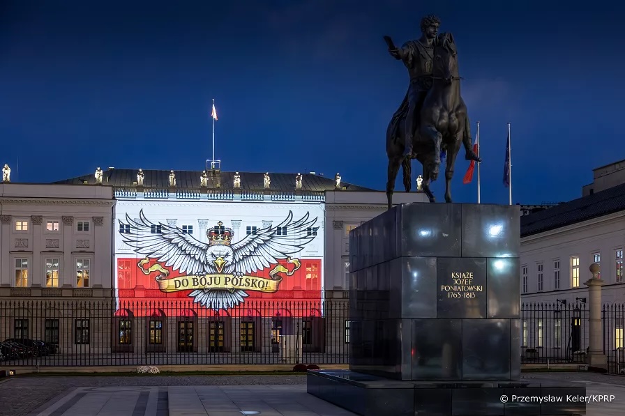 Wieczorem na fasadzie Pałacu Prezydenckiego została wyświetlona okolicznościowa iluminacja, jako wyraz wsparcia dla Reprezentacji Polski w piłce nożnej mężczyzn w meczu Polska–Malta w eliminacjach Mistrzostw Świata
